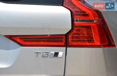 Внедорожник / Кроссовер Volvo XC60 2018 в 