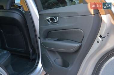 Внедорожник / Кроссовер Volvo XC60 2018 в 