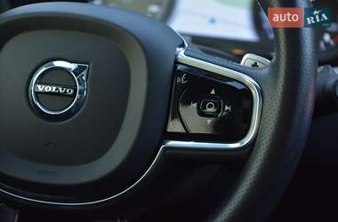 Внедорожник / Кроссовер Volvo XC60 2018 в 