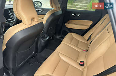 Внедорожник / Кроссовер Volvo XC60 2018 в 
