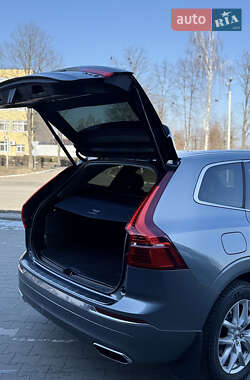 Внедорожник / Кроссовер Volvo XC60 2017 в 
