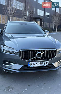 Внедорожник / Кроссовер Volvo XC60 2017 в 