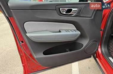 Внедорожник / Кроссовер Volvo XC60 2020 в 