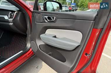 Внедорожник / Кроссовер Volvo XC60 2020 в 