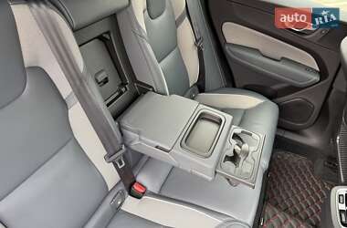 Внедорожник / Кроссовер Volvo XC60 2020 в 