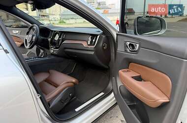 Внедорожник / Кроссовер Volvo XC60 2020 в 