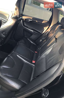 Позашляховик / Кросовер Volvo XC60 2010 в 