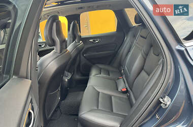 Внедорожник / Кроссовер Volvo XC60 2017 в 