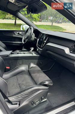 Внедорожник / Кроссовер Volvo XC60 2018 в 