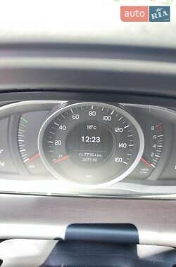 Внедорожник / Кроссовер Volvo XC60 2015 в 