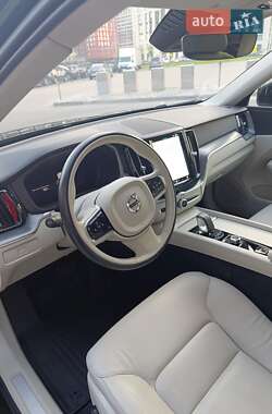 Внедорожник / Кроссовер Volvo XC60 2022 в 