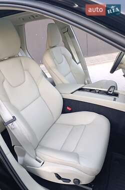 Внедорожник / Кроссовер Volvo XC60 2022 в 