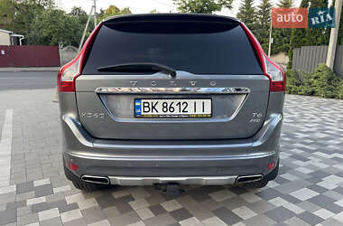 Внедорожник / Кроссовер Volvo XC60 2016 в 