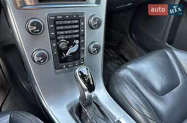 Внедорожник / Кроссовер Volvo XC60 2013 в 