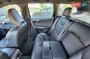 Внедорожник / Кроссовер Volvo XC60 2017 в 