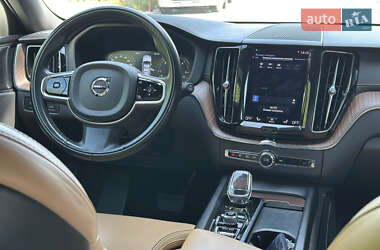 Внедорожник / Кроссовер Volvo XC60 2020 в 