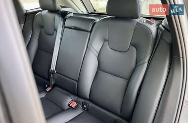 Внедорожник / Кроссовер Volvo XC60 2023 в 