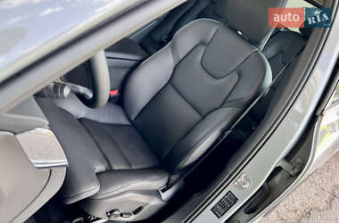 Внедорожник / Кроссовер Volvo XC60 2023 в 