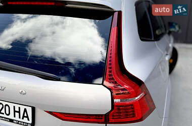 Внедорожник / Кроссовер Volvo XC60 2021 в 