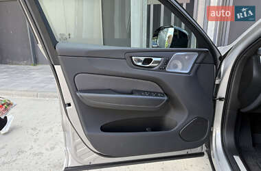 Внедорожник / Кроссовер Volvo XC60 2021 в 
