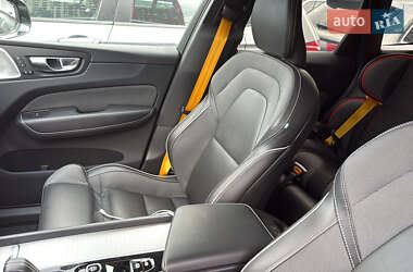 Внедорожник / Кроссовер Volvo XC60 2021 в 