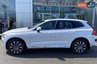 Внедорожник / Кроссовер Volvo XC60 2023 в 