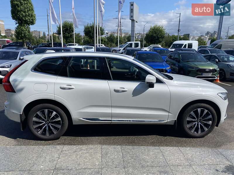 Внедорожник / Кроссовер Volvo XC60 2023 в Киеве