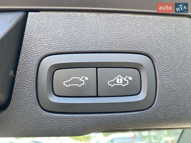 Внедорожник / Кроссовер Volvo XC60 2023 в Киеве