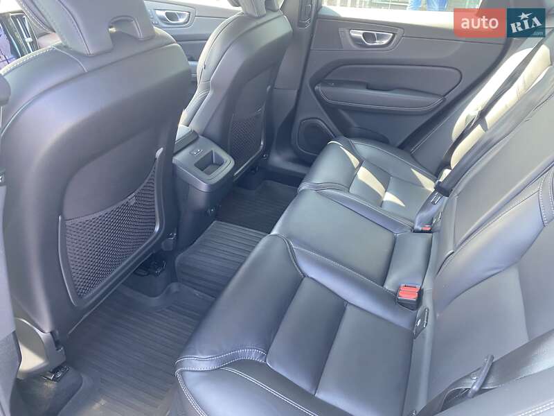 Внедорожник / Кроссовер Volvo XC60 2023 в Киеве