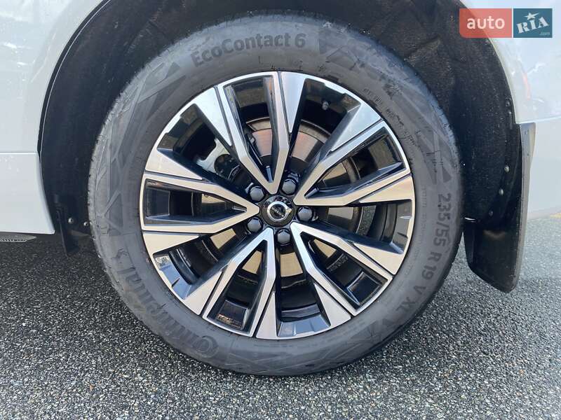Внедорожник / Кроссовер Volvo XC60 2023 в Киеве