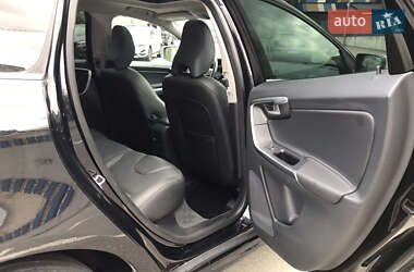 Внедорожник / Кроссовер Volvo XC60 2015 в 