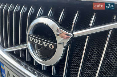 Внедорожник / Кроссовер Volvo XC60 2017 в 