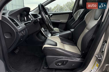 Внедорожник / Кроссовер Volvo XC60 2016 в 
