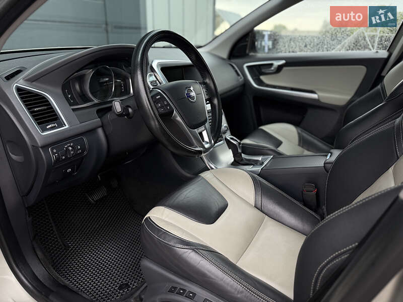 Внедорожник / Кроссовер Volvo XC60 2016 в Владимире