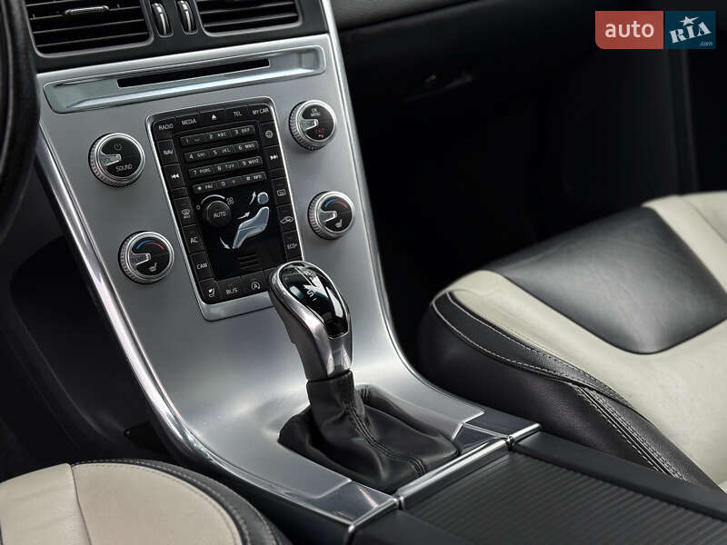 Внедорожник / Кроссовер Volvo XC60 2016 в Владимире