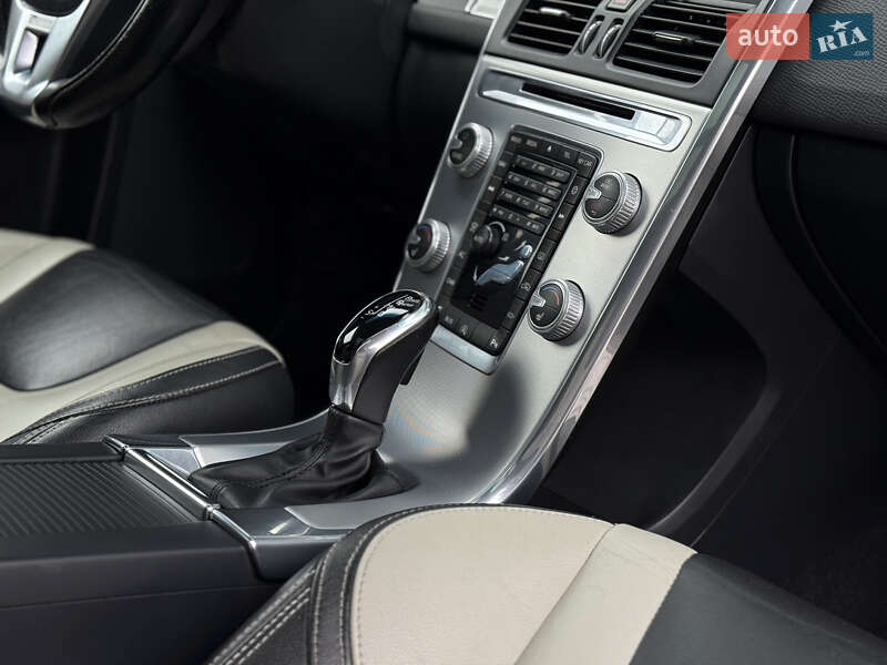 Внедорожник / Кроссовер Volvo XC60 2016 в Владимире