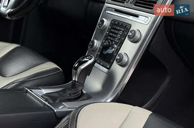 Внедорожник / Кроссовер Volvo XC60 2016 в 