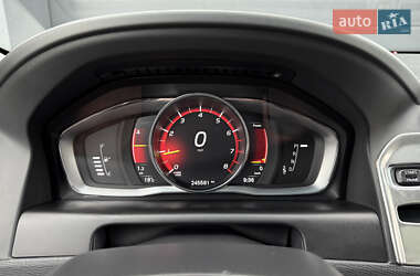 Внедорожник / Кроссовер Volvo XC60 2016 в 