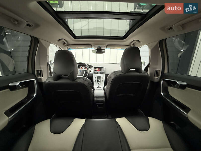 Внедорожник / Кроссовер Volvo XC60 2016 в Владимире