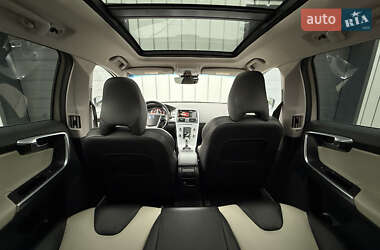 Внедорожник / Кроссовер Volvo XC60 2016 в 