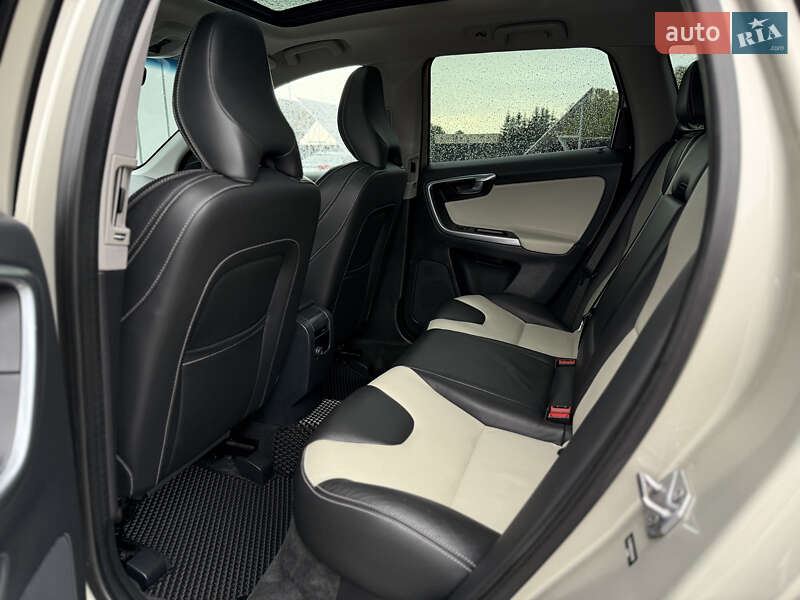 Внедорожник / Кроссовер Volvo XC60 2016 в Владимире