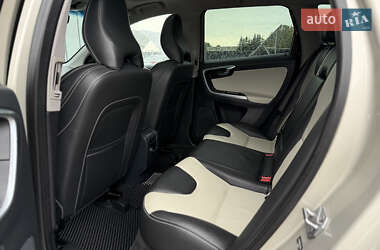 Внедорожник / Кроссовер Volvo XC60 2016 в 