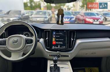 Внедорожник / Кроссовер Volvo XC60 2018 в 
