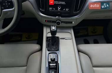 Внедорожник / Кроссовер Volvo XC60 2018 в 
