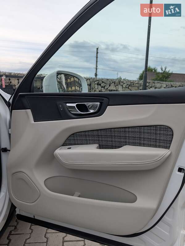 Внедорожник / Кроссовер Volvo XC60 2017 в Ивано-Франковске