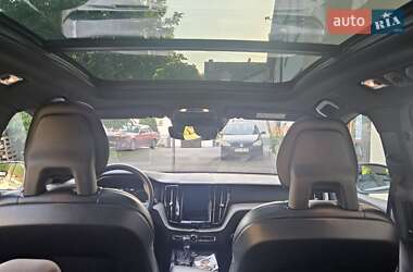 Внедорожник / Кроссовер Volvo XC60 2018 в 