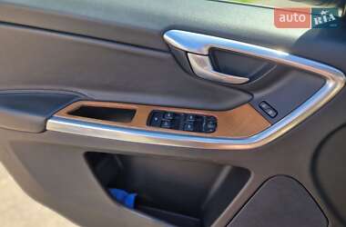 Позашляховик / Кросовер Volvo XC60 2016 в 