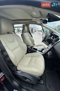 Внедорожник / Кроссовер Volvo XC60 2017 в 