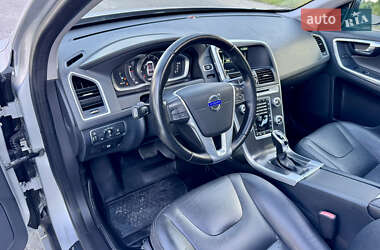 Внедорожник / Кроссовер Volvo XC60 2015 в 