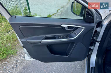 Внедорожник / Кроссовер Volvo XC60 2015 в 
